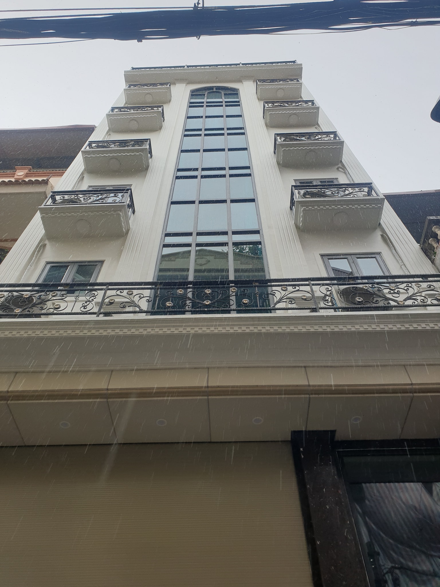 Bán nhà 8T thang máy ngõ 100 Hoàng Quốc Việt giá 26 tỷ