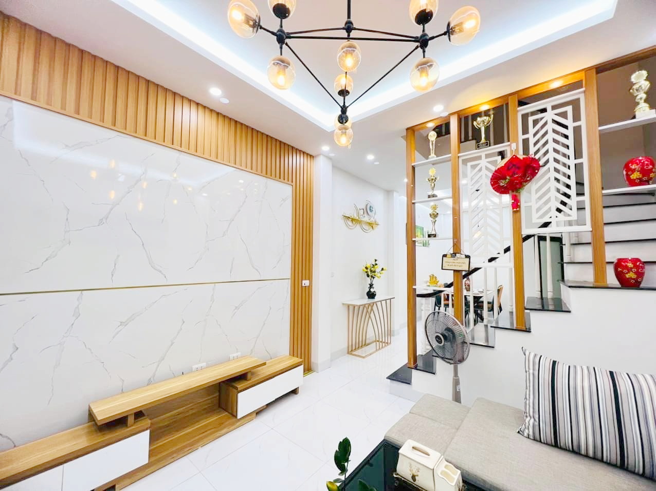 Nhà Hoàng Mai 40m mới tinh Tặng full nội thất Ngõ đẹp Giá dưới 100tr