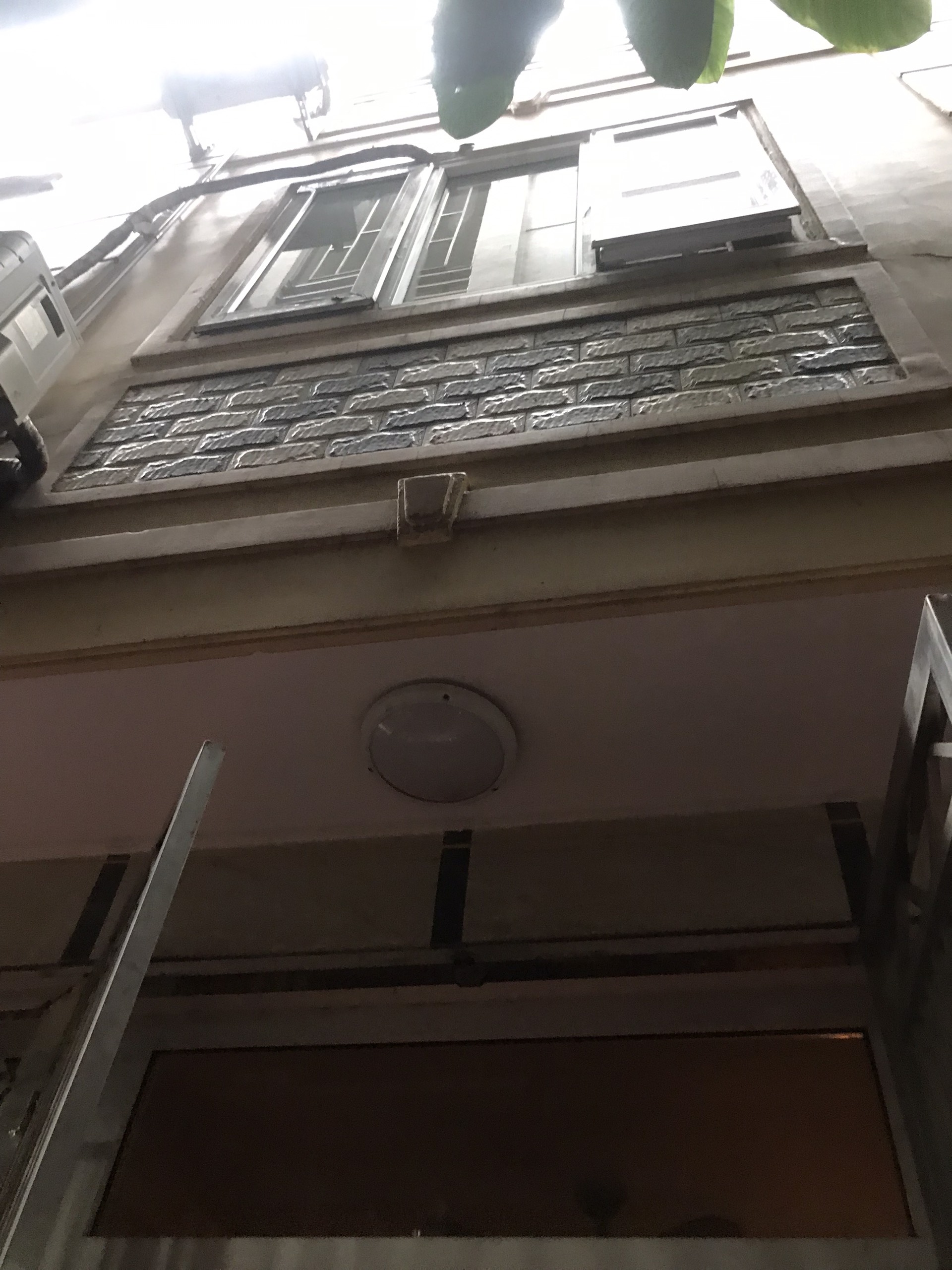 Cực rẻ, nhà Quận Hoàng Mai 30m2, ngõ ô tô tải tránh xe ba gác, sổ riêng nhỉnh 2 tỷ