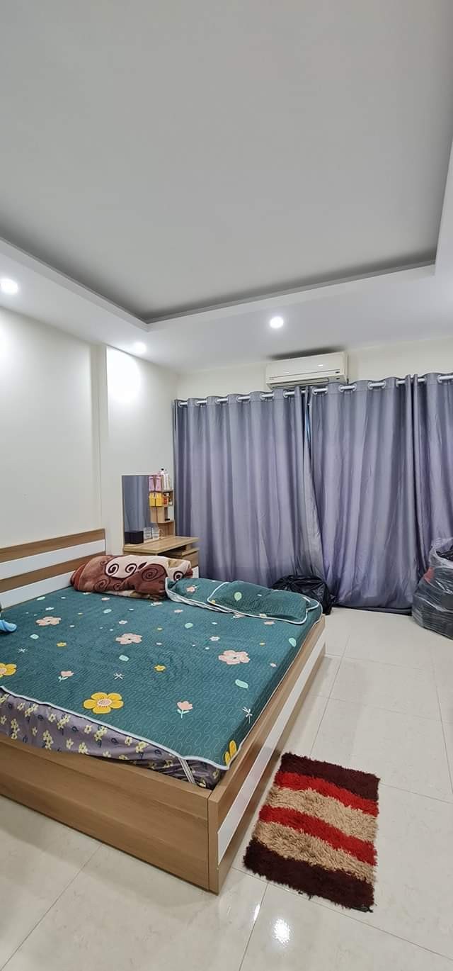 Bán nhà Thượng Thanh, Dt 40m, nhà 3 tầng, giá hơn 2 tỷ.