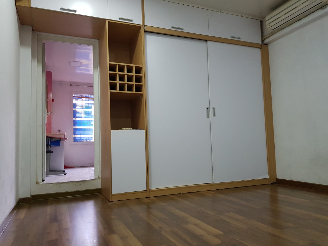 Chính chủ bán căn hộ tập thể t5 cầu thang 1 khu tập thể 27B1 ngõ 27 phố cát linh