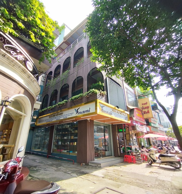 CHO THUÊ NHÀ GÓC 2 MẶT TIỀN CAO THẮNG, DT: 4X17M, KC: TRỆT 3 LẦU + KHO, ỐP KÍNH CỰC ĐẸP