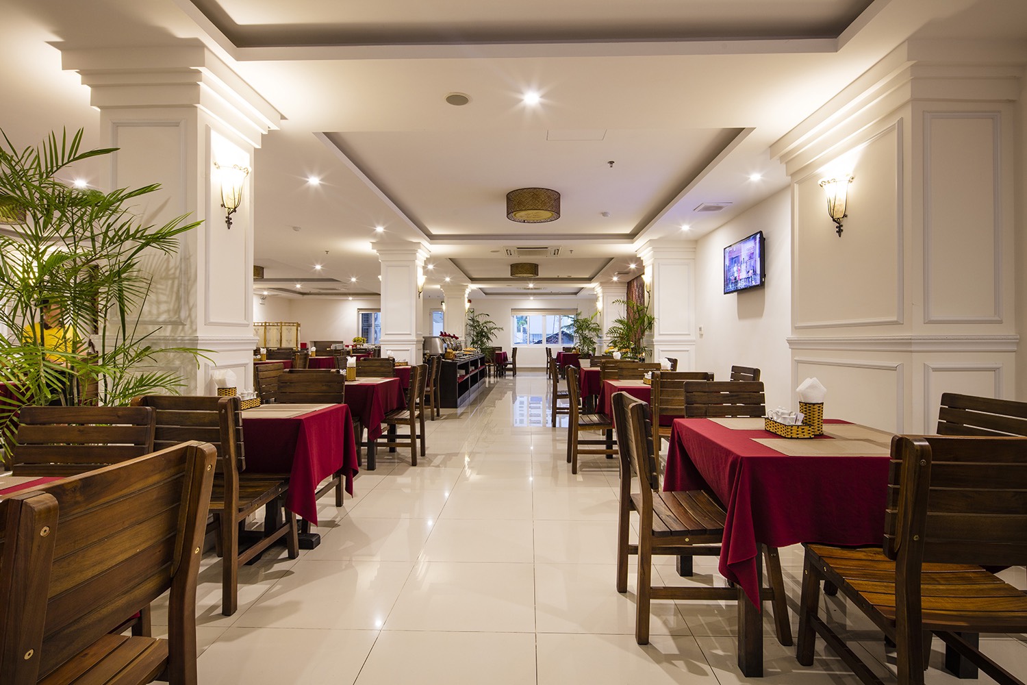 CẦN BÁN GẤP KHÁCH SẠN 4 SAO BIỂN MẶT TIỀN NGUYỄN THIỆN THUẬT TP NHA TRANG - KHÁNH HÒA