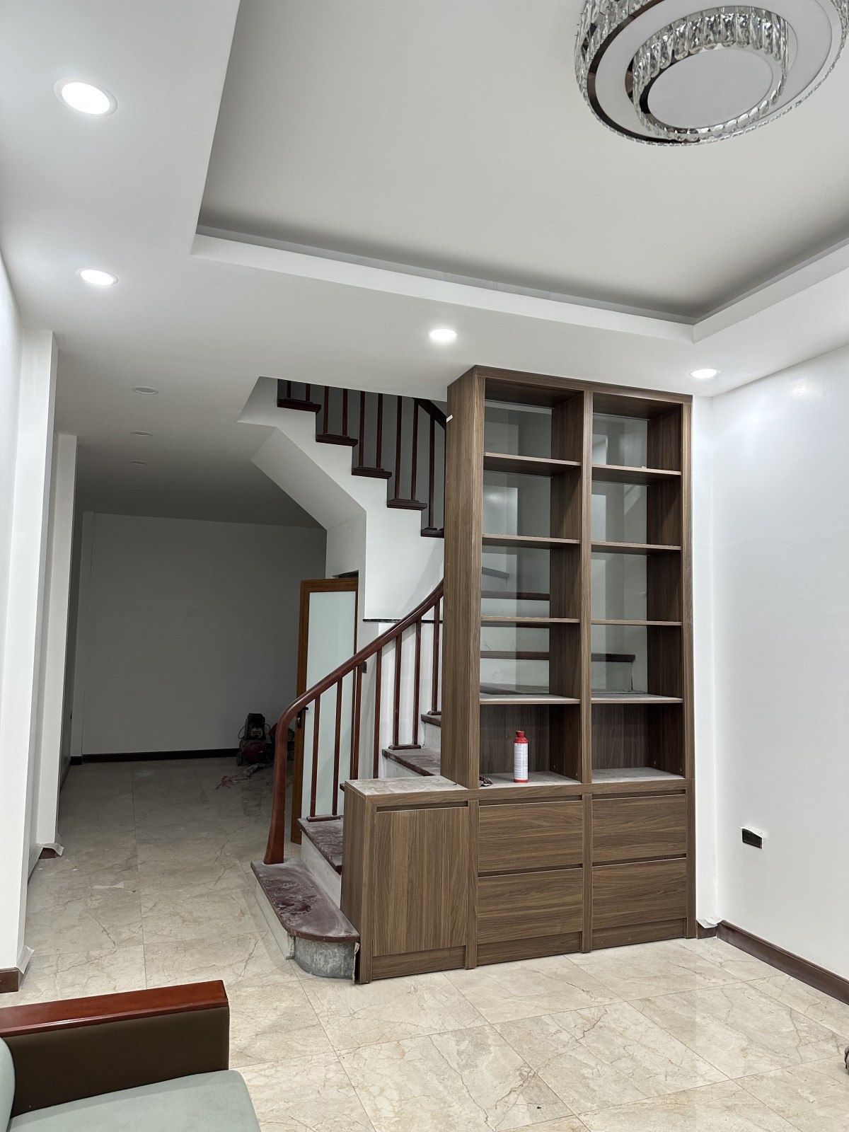 Bán nhà Phố Lệ Mật, Dt 40m, Nhà 5 Tầng Giá 3ty hơn.