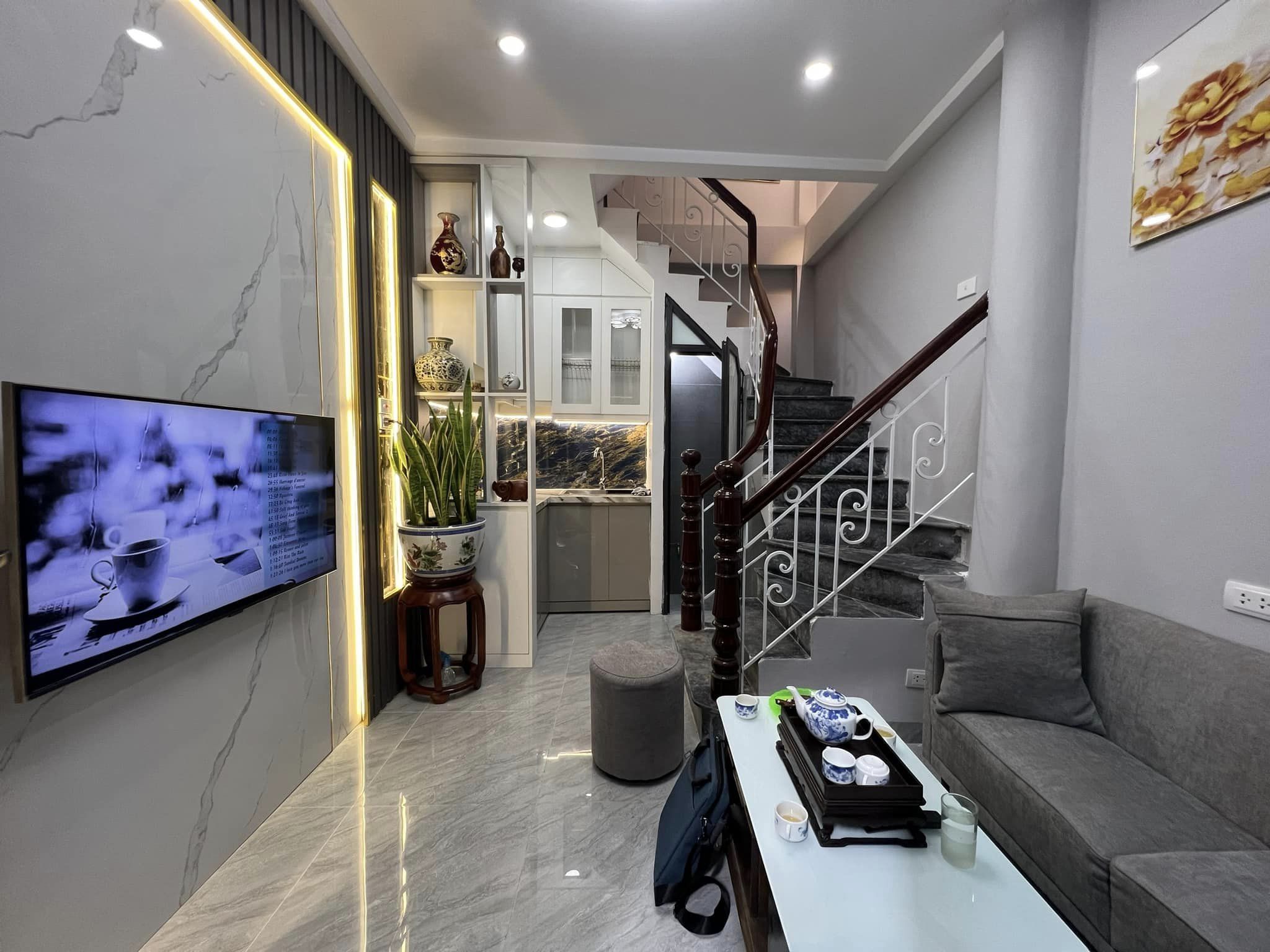 TRUNG TÂM ĐỐNG ĐA - HAI MẶT NGÕ - GẦN Ô TÔ - 2 CÔNG VIÊN