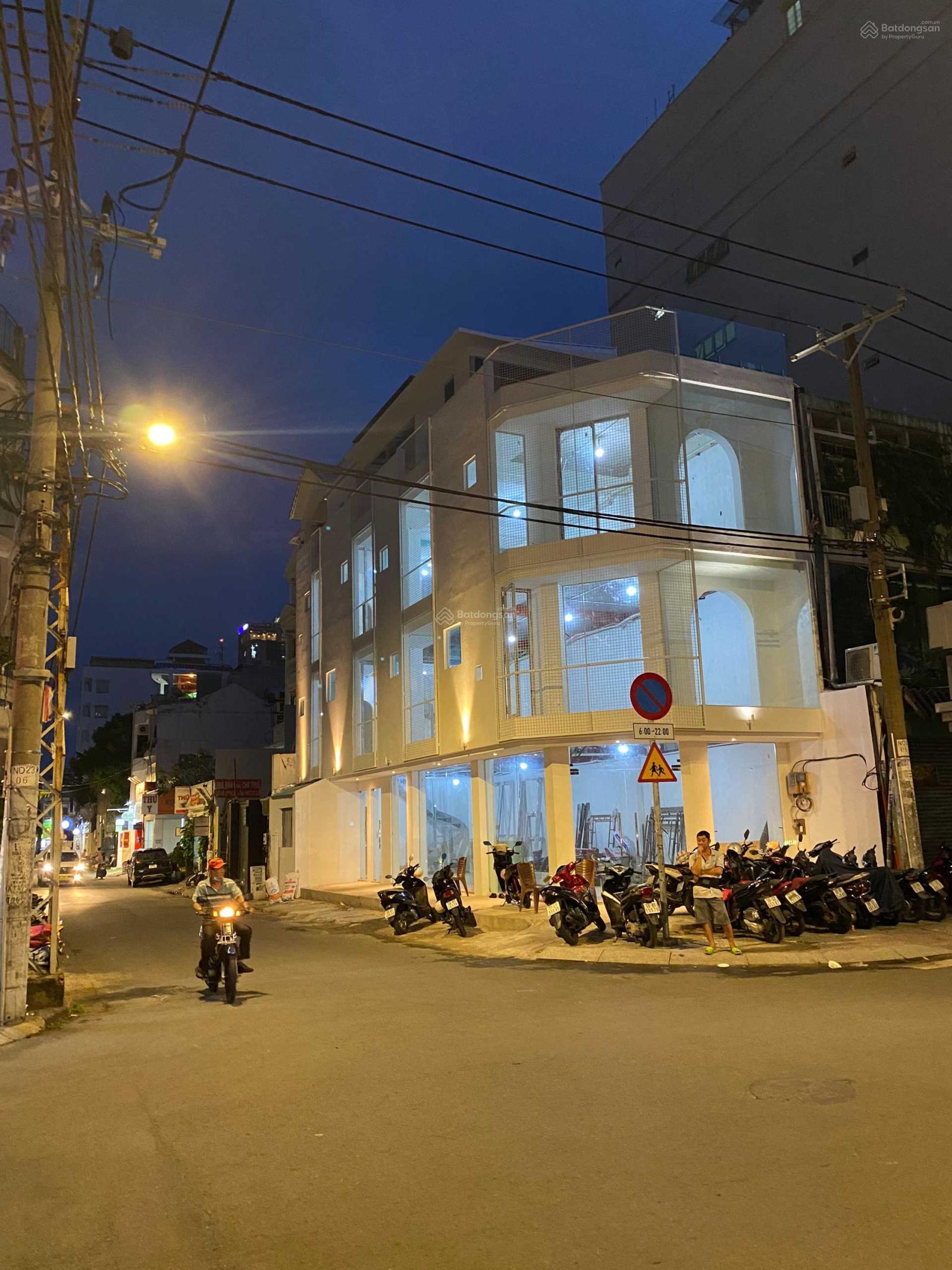 Cho thuê nhà góc 2MT Trần Nhật Duật - Đặng Dung P. Tân Định Quận 1(5.3x16.6m) Trệt 3 lầu. Giá 100tr