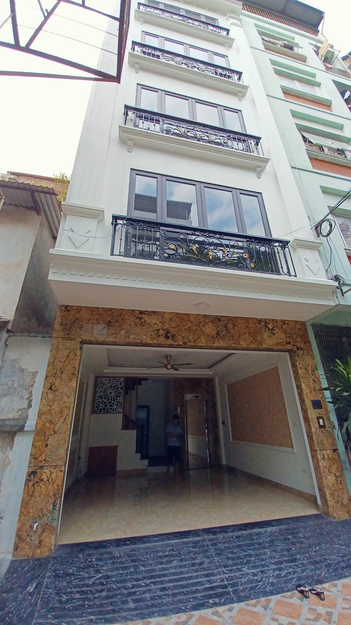 BÁN NHÀ PHỐ DOÃN KẾ THIỆN-NHÀ MỚI CHƯA Ở 7 TẦNG – THANG MÁY – ĐƯỜNG TRƯỚC NHÀ 15M – VỈA HÈ 4M – NỘI THẤT ĐẦY ĐỦ - ĐIỀU HOA ÂM TRẦN