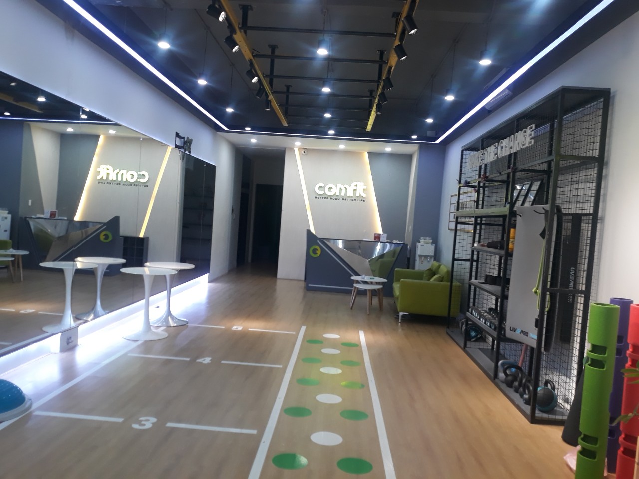 Cho thuê nhà mặt phố Trung hòa, 140m2, 6m.