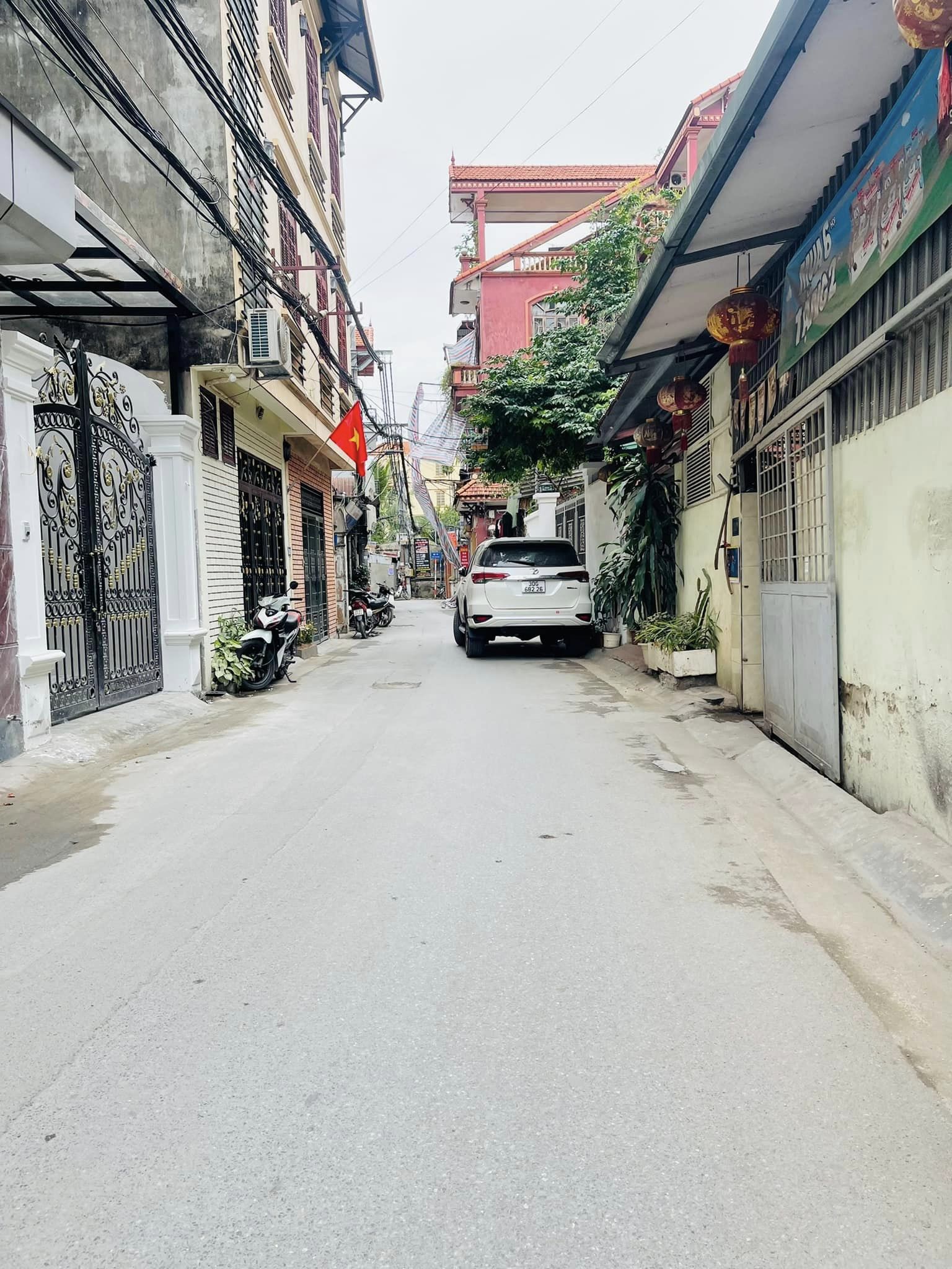 NGUYỄN CHÍNH HOÀNG MAI 2 THOÁNG MẶT TIỀN LỚN SỔ VUÔNG GẦN Ô TÔ TRÁNH TẶNG TOÀN BỘ NỘI THẤT CHỈ 3.28 TỶ