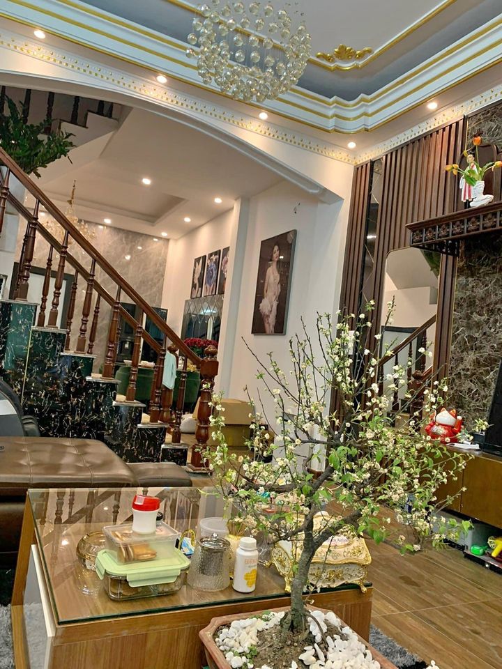 Hiếm , Siêu Phẩm Hoàng Văn Thái , ngõ rộng 3 gác đua, sát phố,đẹp ở ngay.