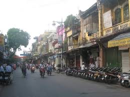 Bán nhà mặt tiền phố cổ - Hàng Ngang ( Q. Hoàn Kiếm ). DT 32 m2. 2T . MT 3,2 m. SĐCC . Giá 15 tỷ.