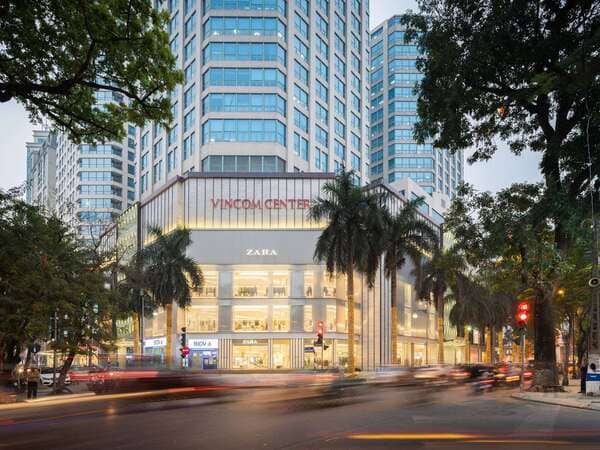 Trung tâm thương mại Vincom Center Bà Triệu trên đường Bùi Thị Xuân