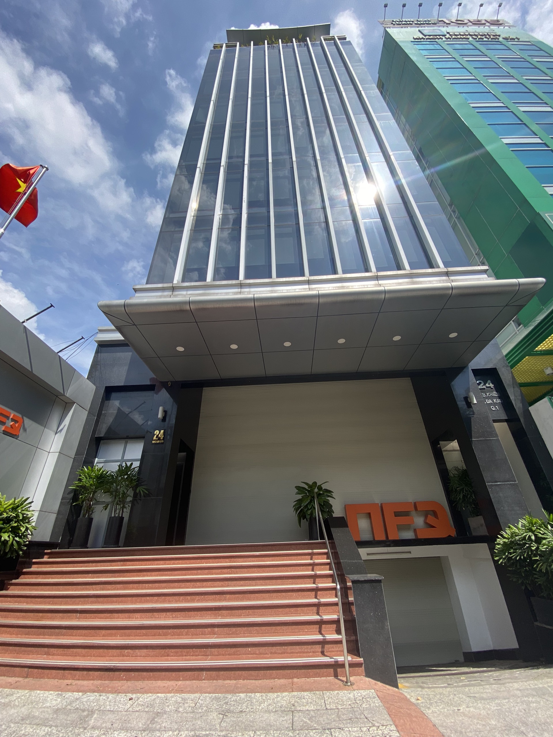 GẤP! CHO THUÊ NHANH TÒA NHÀ NGUYỄN BỈNH KHIÊM, NGAY TRUNG TÂM Q1, KC: 2 Hầm 9 Tầng, DTS: 2100m2.