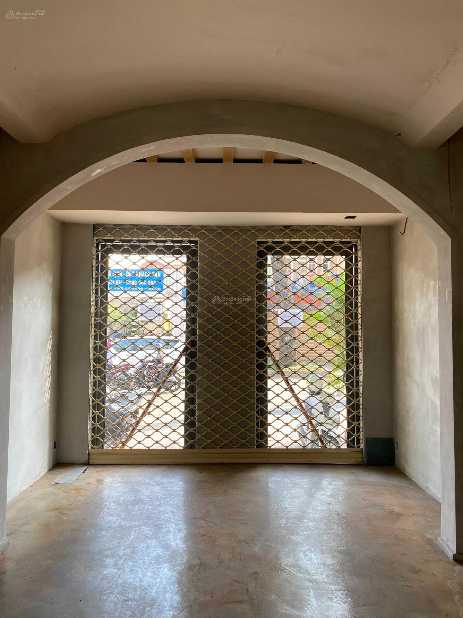 Cho thuê nhà MT Nguyễn Đình Chiểu P4 Q3 (10x20m)KC: 1 trệt 2 lầu (ngay chợ Bàn Cờ) Giá 80tr/th