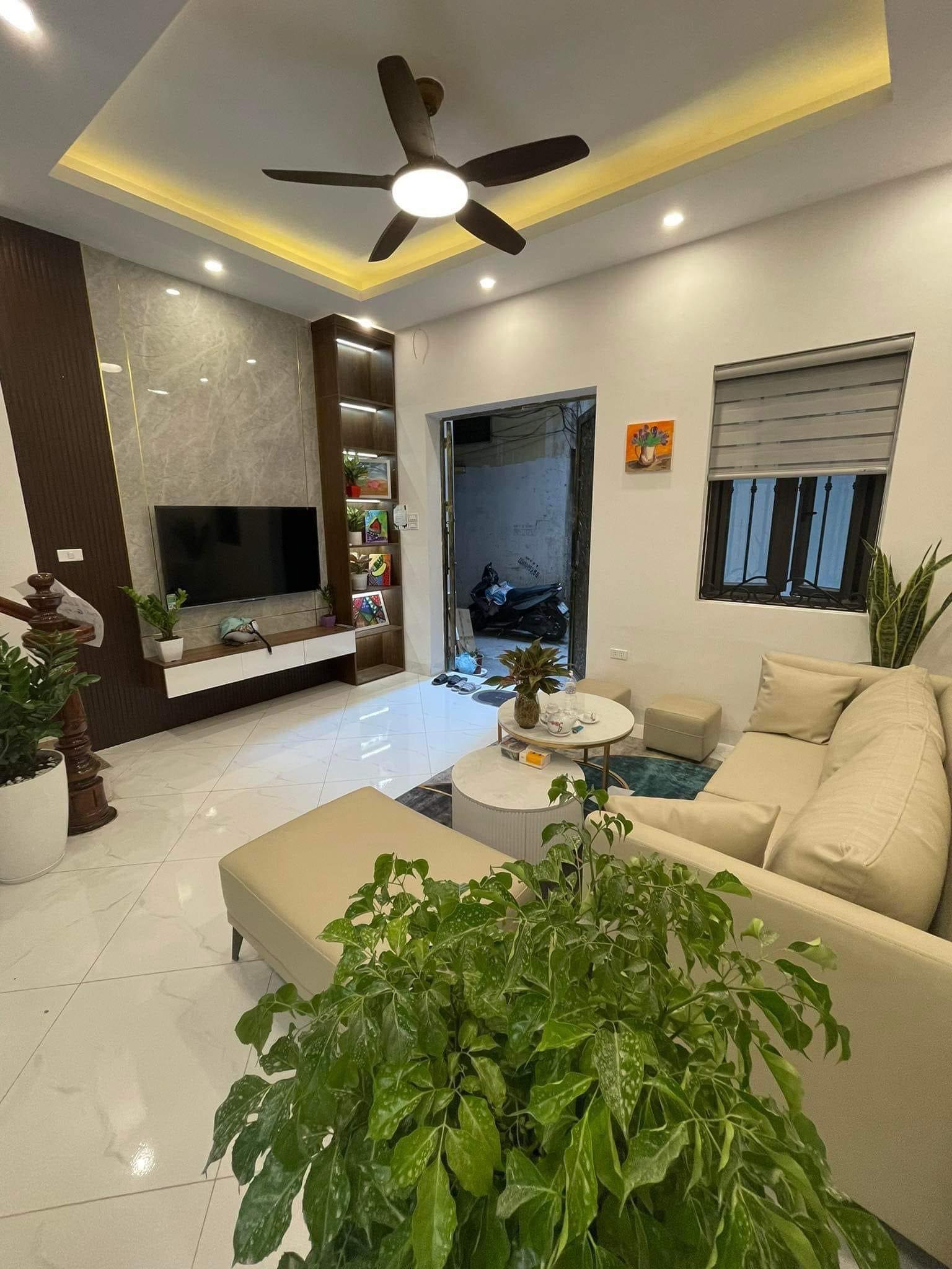 DUY NHẤT Ngọc Khánh - Ba Đình 35m, 4 tầng, đủ công năng, MT 4,5m chủ tặng full nội thất Giá bán 3.8 tỷ