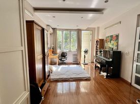 Bán Nhà Tặng Full Nội Thất, Ô Tô Đỗ Cửa, 65m2, Giá 7.3 Tỷ, Nguyễn Ngọc Nại, Thanh Xuân