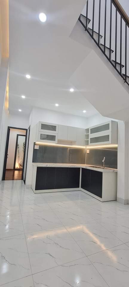 Bán gấp nhà MT Hoà Cường, Hải Châu, Gần trường, 2 tầng 3 PN, giá tốt tặng lại nội thất