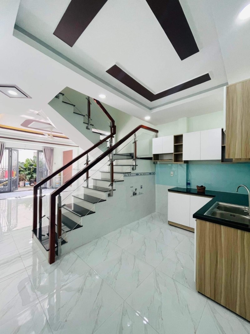 Giáp Nguyễn Thị Đặng, Q12, hẻm ba gác ngắn, 44M2, 2 T, chỉ 3 tỷ 300tr.