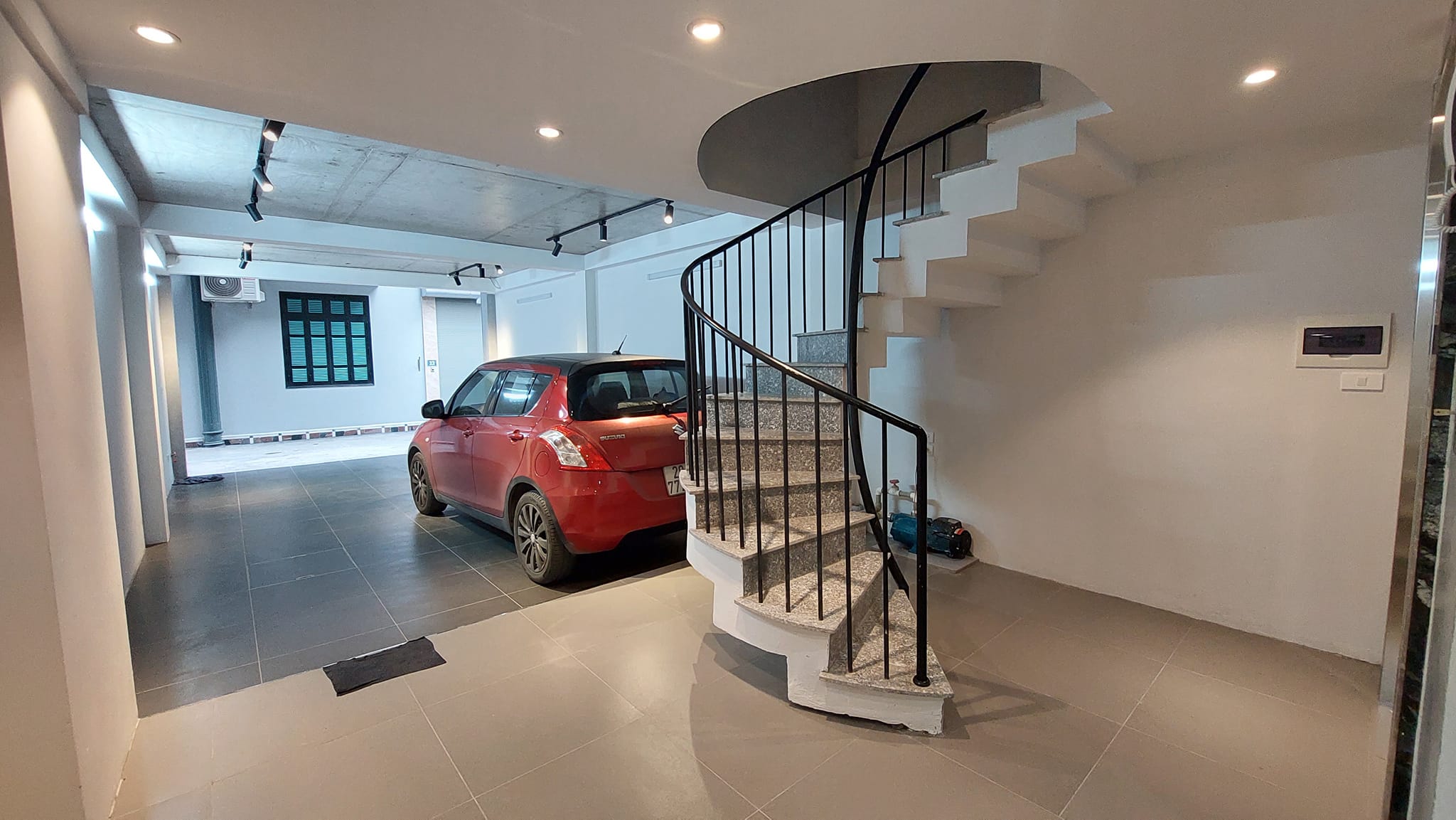 KO THỂ HIẾM HƠN - Bán nhà oto vào nhà Xuân La,kinh doanh đỉnh 45mx 5tầng, hơn 5 tỷ.