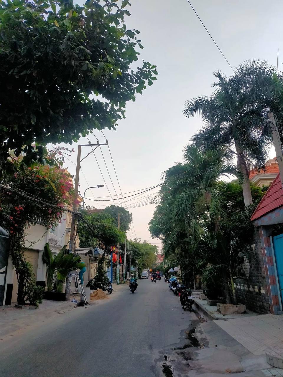 Bán đất tặng nhà cũ 2 mặt tiền khu biệt thự ADC, hẻm xe hơi, 2 tầng 169m2 chỉ 26 tỷ