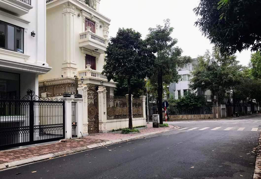 BÁN BIỆT THỰ TRIỆU ĐÔ, 200M, KHU VỰC CẦU GIẤY, AN SINH ĐỈNH CAO.