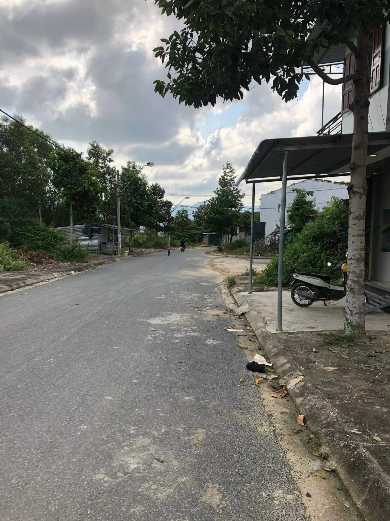 Chính chủ cần bán nhà mặt tiền đường 13m . ngay khu Dân Cư Đất Lành xã Vĩnh Thái. TP Nha Trang