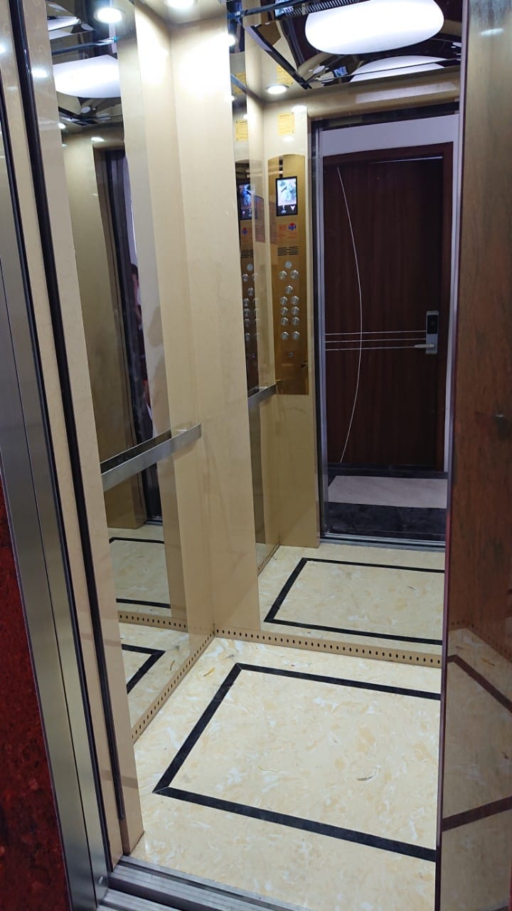 Bán nhà ngõ 32 Tô Ngọc Vân Tây Hồ kinh doanh diện tích 52m2 x 7T giá 15,6 tỷ