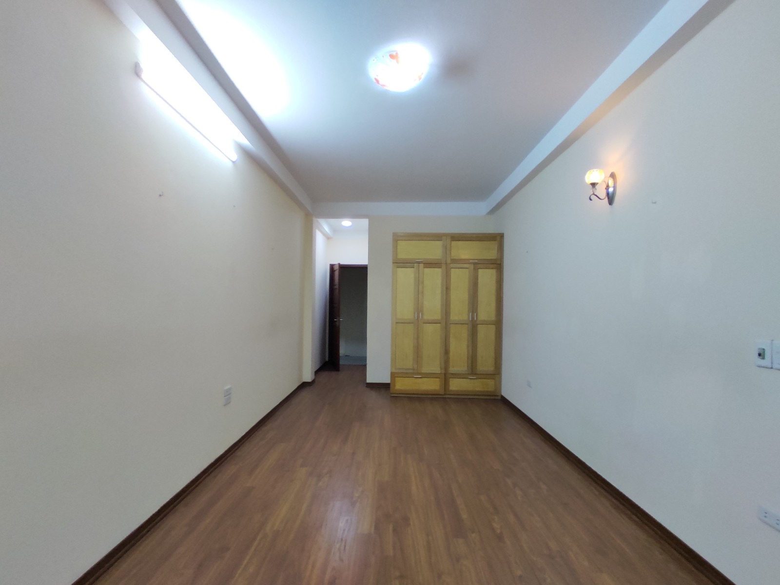 Cần Bán Nhanh căn Nhà Tại Ngọc THụy 34m2- 5 Tầng- Mặt Tiền 3,2m- CÓ 3,5 Tỷ