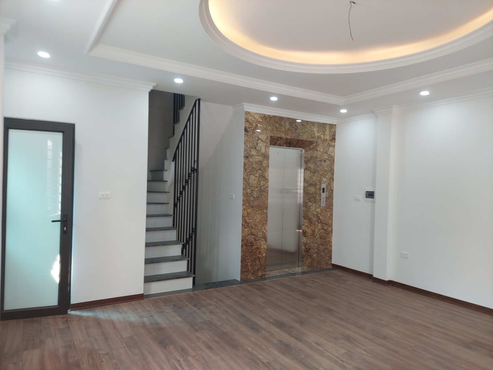 Nhà Mới ĐẸP Ngọc Thụy-42m2- 6T -MT 4,93M- 7,5 Tỷ.