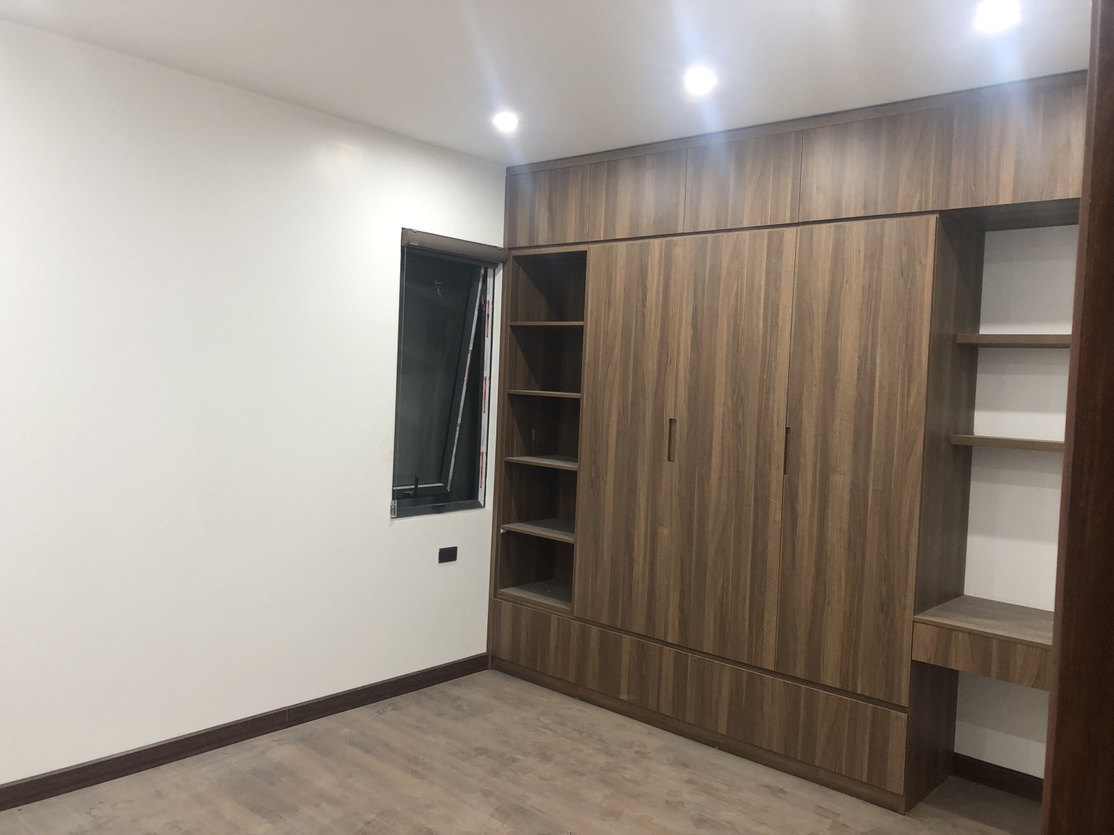 Bán Nhà Bồ Đề Phân LÔ-OTO đỗ-47m2- 4T- 6,2 Tỷ