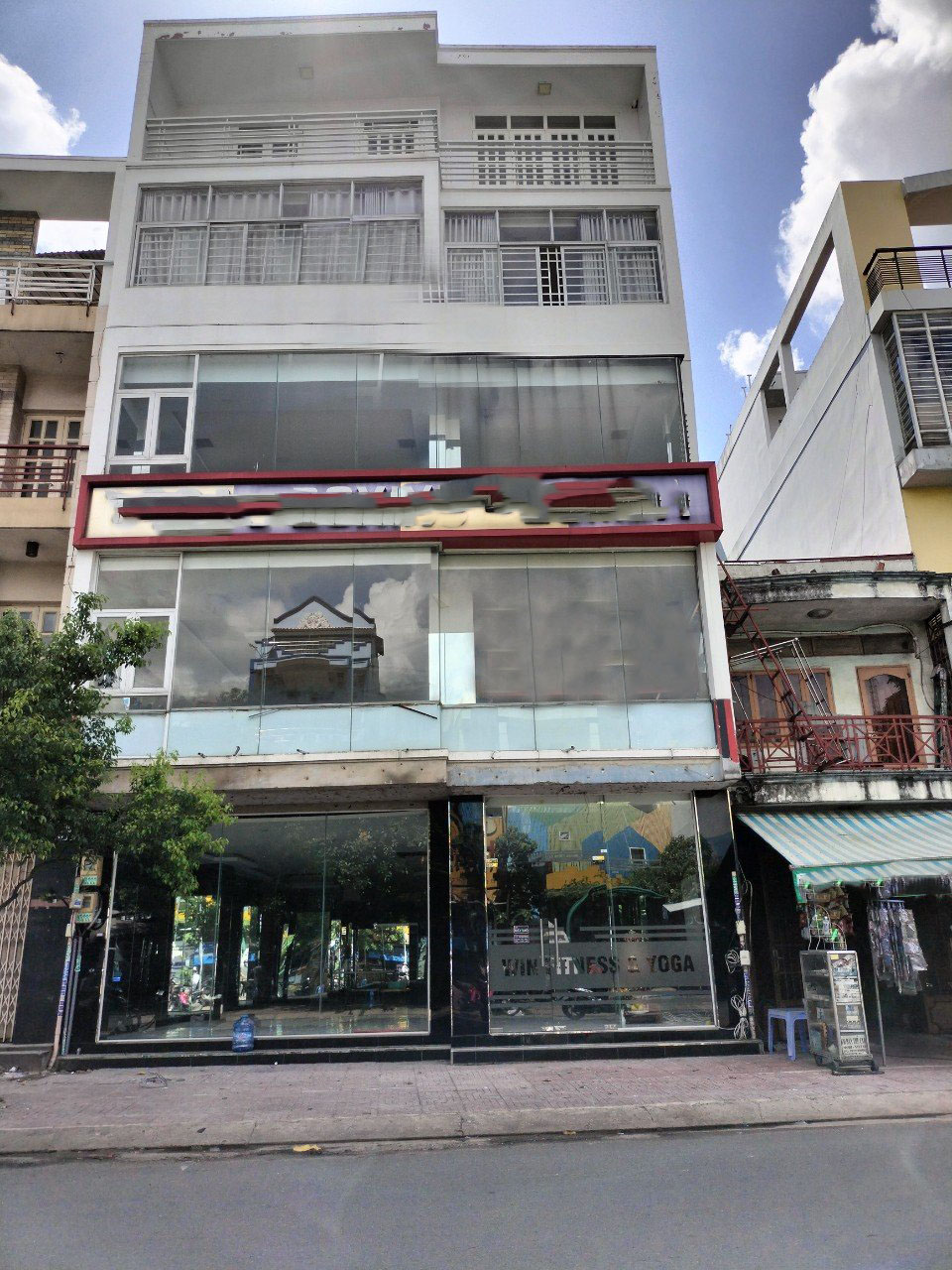 Nhà MT ngang 9.3,m đường Nguyễn Tri Phương, Quận 10