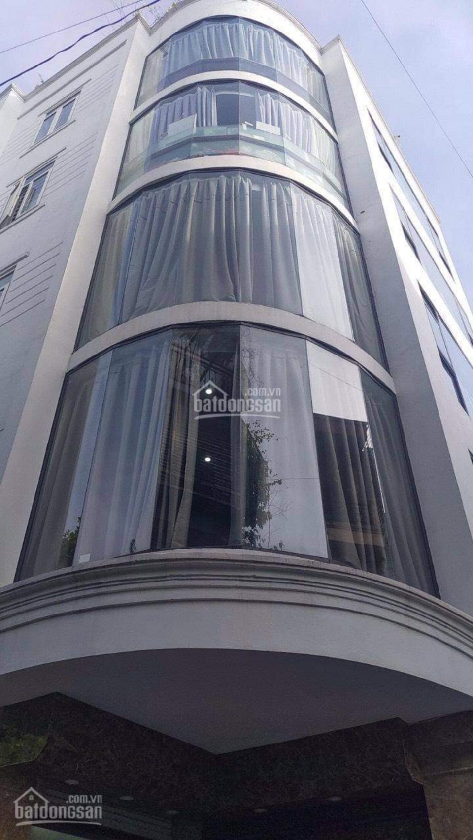 Bán nhà mặt hồ Phương Mai. Dt 110m2 x 7T, mt 5m. Giá 30 tỷ.