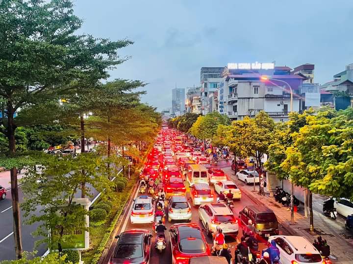 TOÀ TRUNG TÂM THƯƠNG MẠI tương lai, MẶT PHỐ Nguyễn Văn Cừ. MB 222M². Chào 80.5 tỷ.