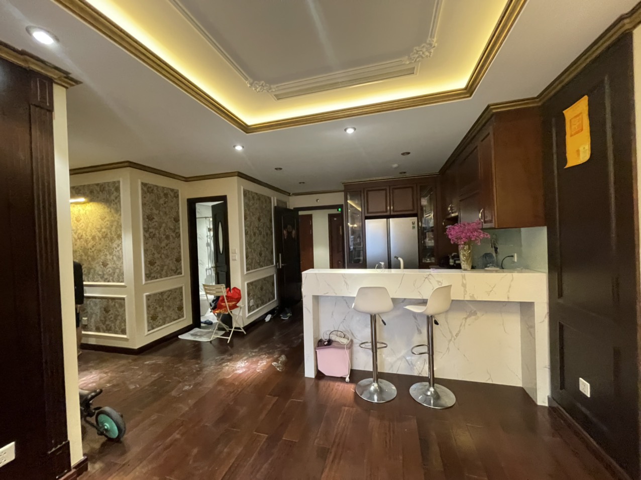 Cho thuê căn hộ chung cư cao cấp HC Golden 3 ngủ full đồ vào luôn.