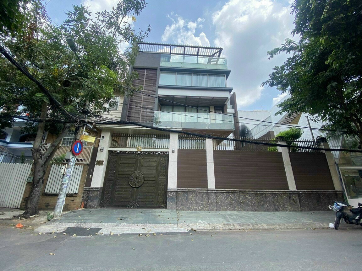 Mặt tiền Trần Hưng Đạo gần Bến Thành , Diện tích 8,5 x 14 vuông vức , Giá chỉ 44 tỷ thương lượng