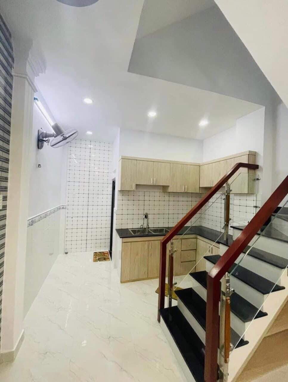 Định cư Mỹ cần bán nhà Lê Lợi, Quận Gò Vấp 61m2, 1 tỷ 480 triệu sổ hồng chính chủ, gần chợ tiện KD