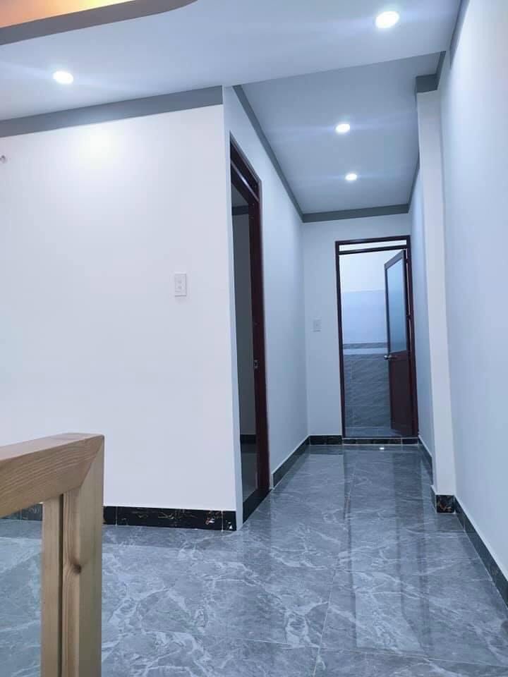 Hết tiền chạy thận bán gấp nhà đường Bùi Văn Ba, Quận 7, 63m2 1 tỷ 190 triệu, sổ riêng bao sang tên