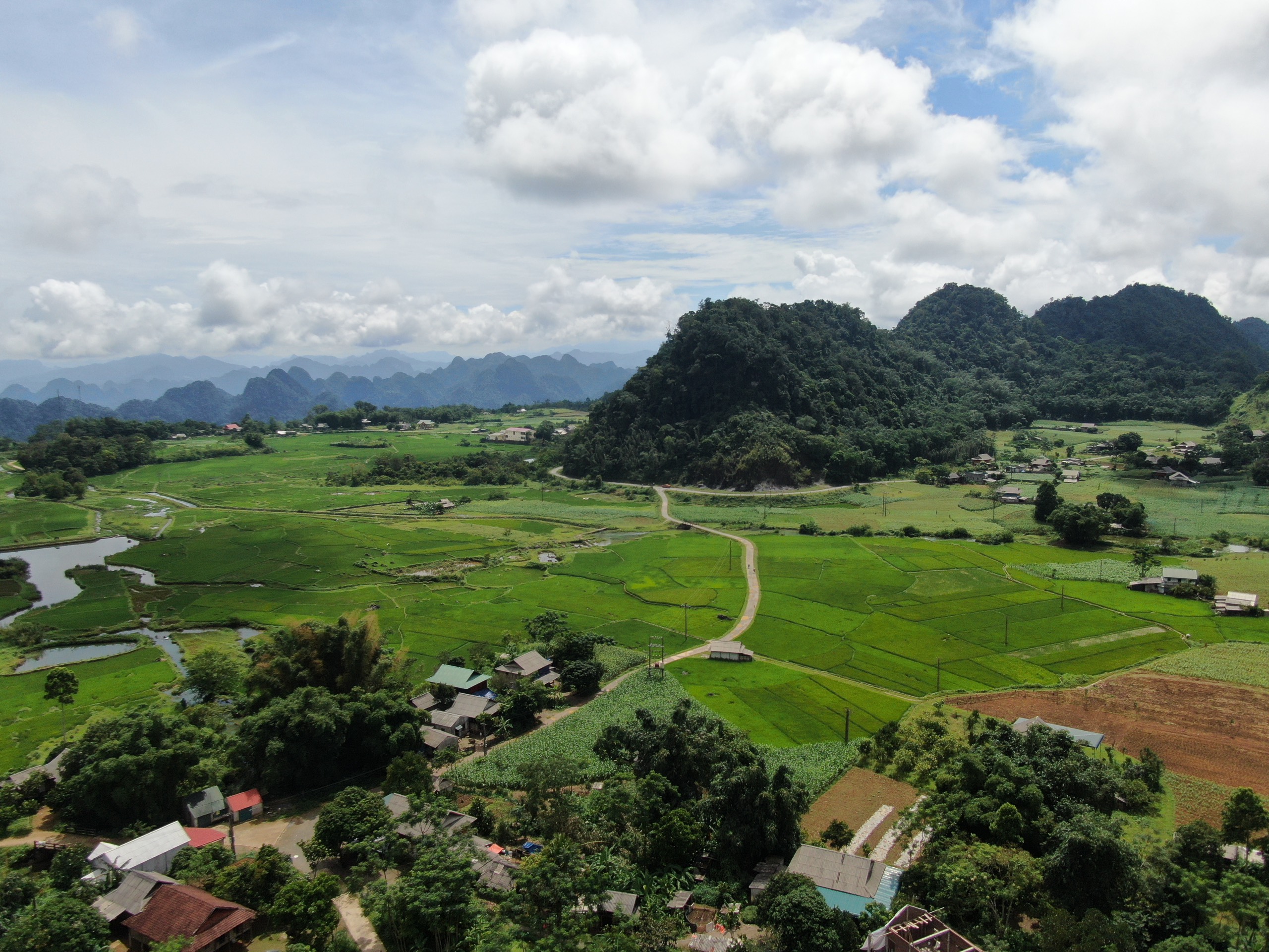 BÁN RẺ ĐẤT MAI CHÂU ra đi nhanh 7500m chỉ 266k/m2 Mai Châu cái nôi bản sắc có 350ont còn lại CLN