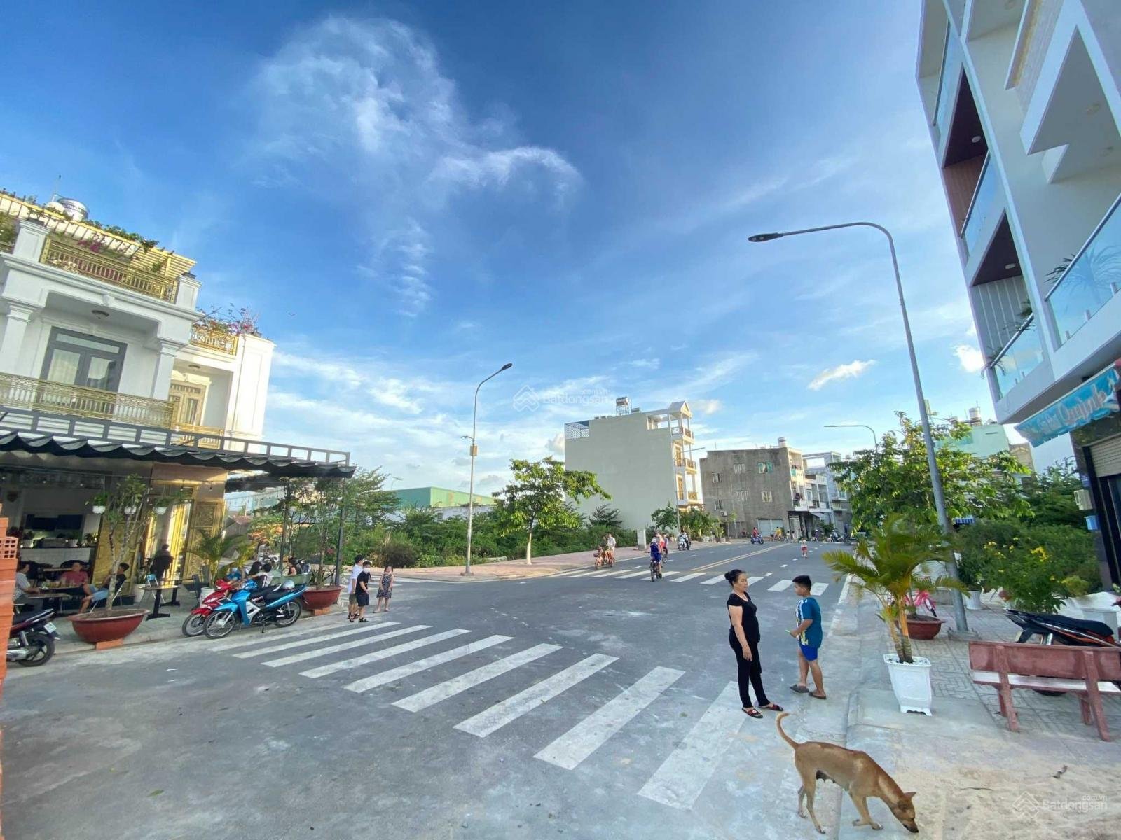 Bán đất trong Khu Dân Cư Hiện Hữu, Khu dân trí cao, đất 60m2 xây tự do, Cho xem sổ trước