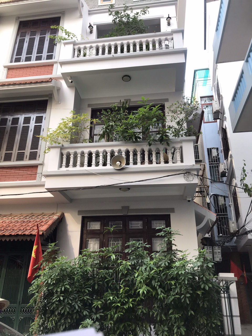 Cần bán nhà ngõ ô tô đỗ cửa, nhà đẹp, mặt tiền 4,6m. 78m2, 4 tầng, 2 mặt thoáng, kinh doanh , ở hay làm văn phòng đều hợp lí.