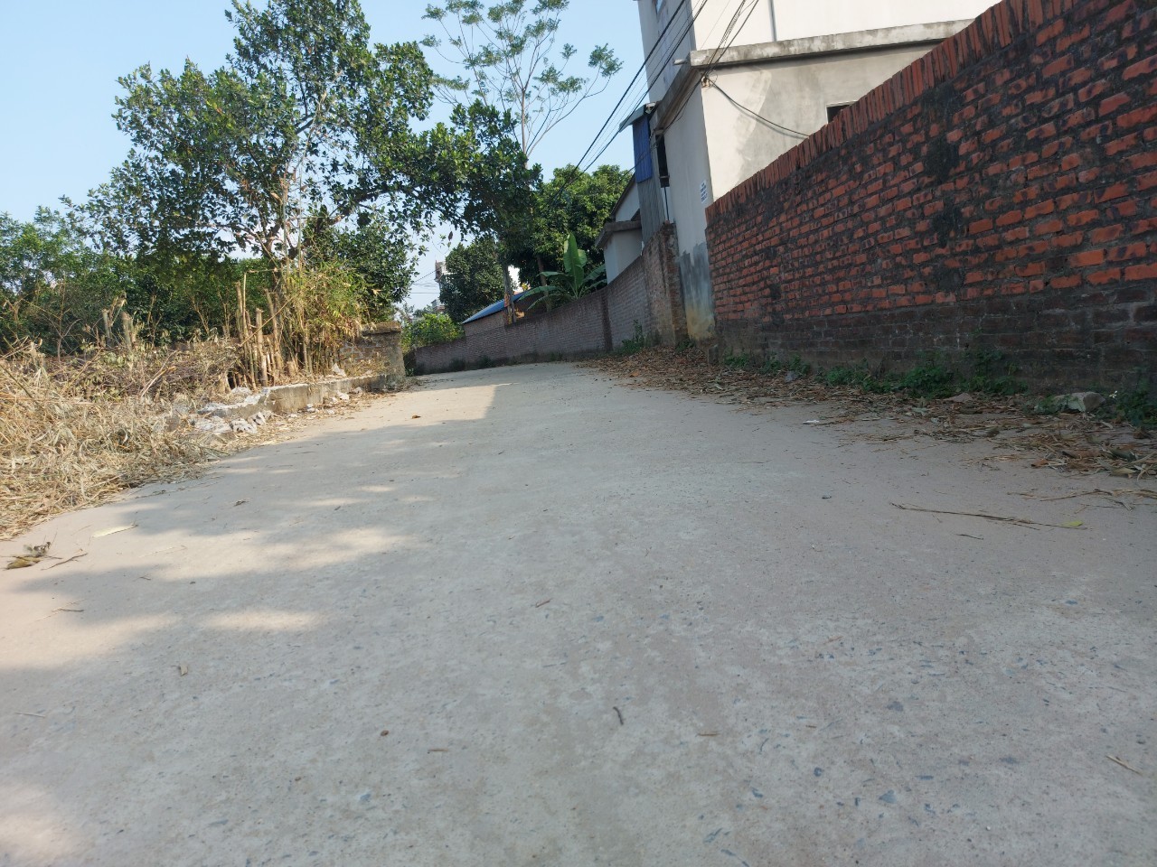 BÁM TRỤC CHÍNH THÔN GẦN KHU CNC HÒA LẠC DT 114M2 FULL THỔ CƯ