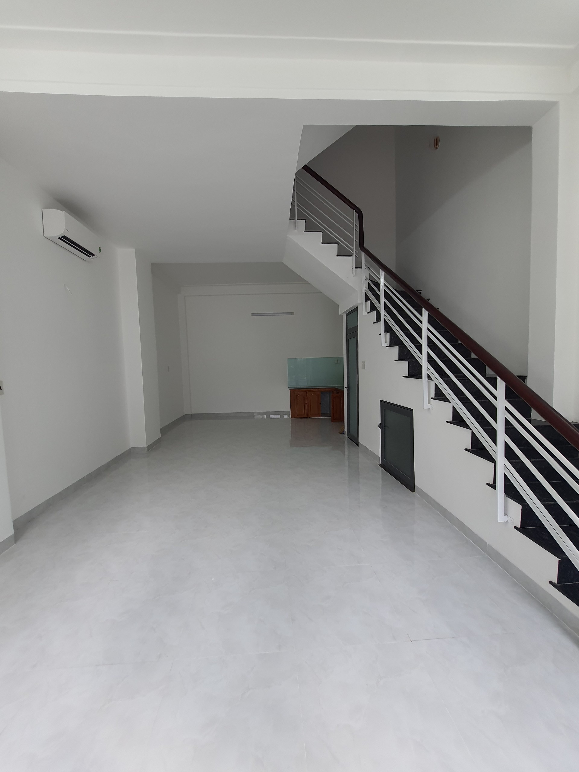 Bán nhà 4 tầng TTTP Nha Trang DTSD:184m² 8,5 tỷ