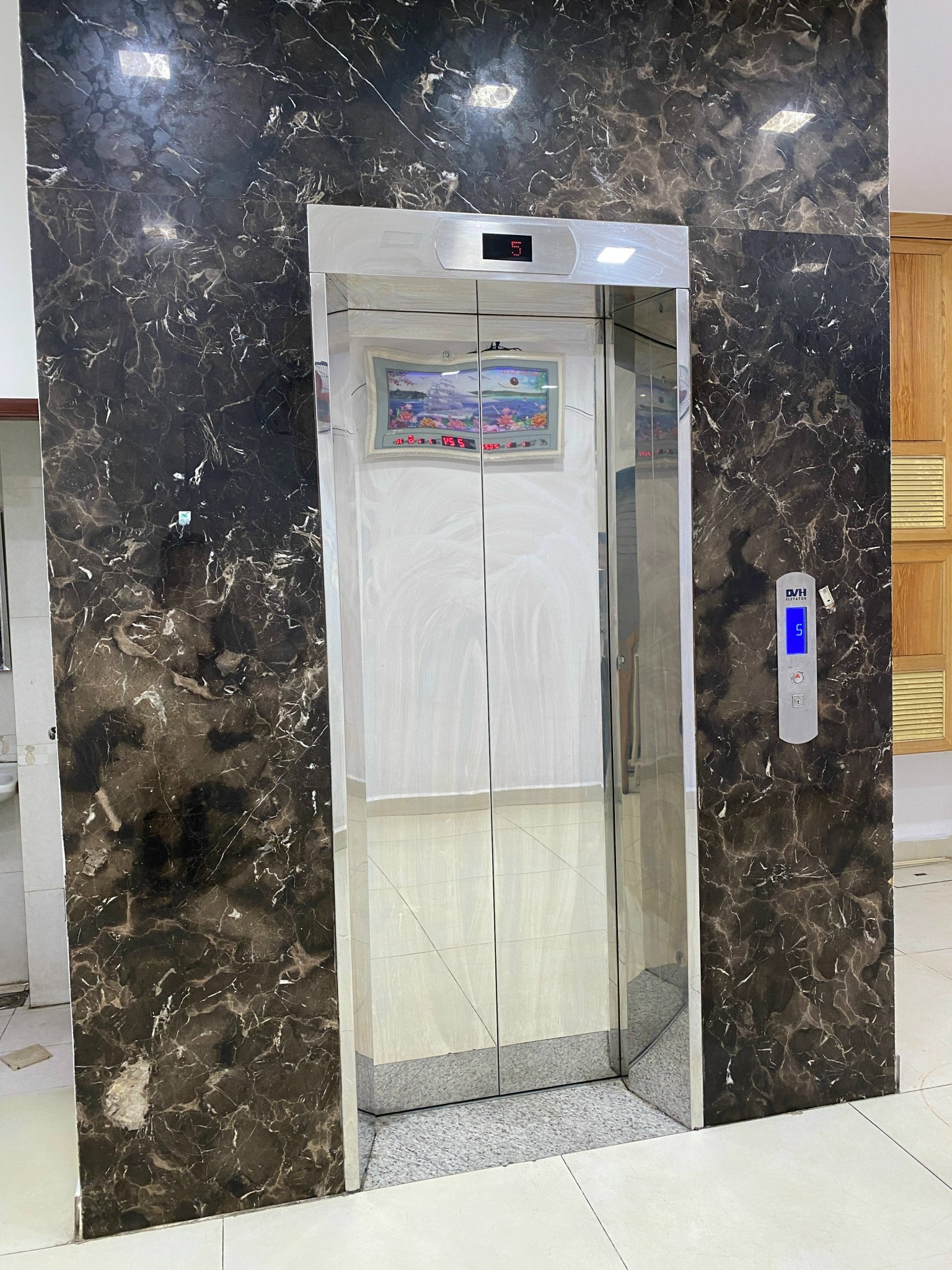 Cho thuê nguyên căn 327 An Dương Vương , phường 3, Quận 5, giá 150 triệu/tháng