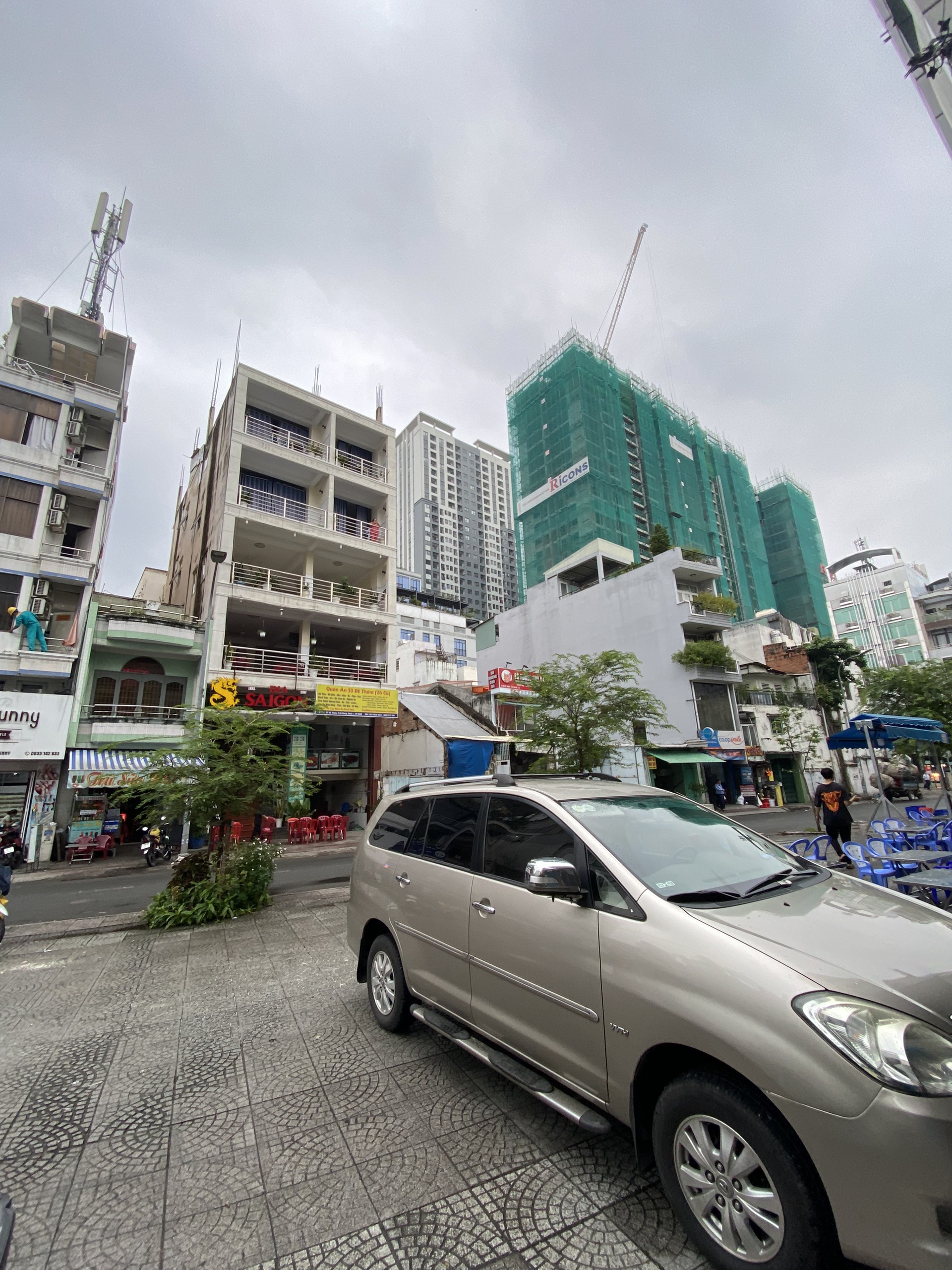 Mặt Tiền Quận 1 , Phường Cô Giang , bề ngang 4,5 mét, nở hậu đẹp, giá chỉ 220 triệu/m2