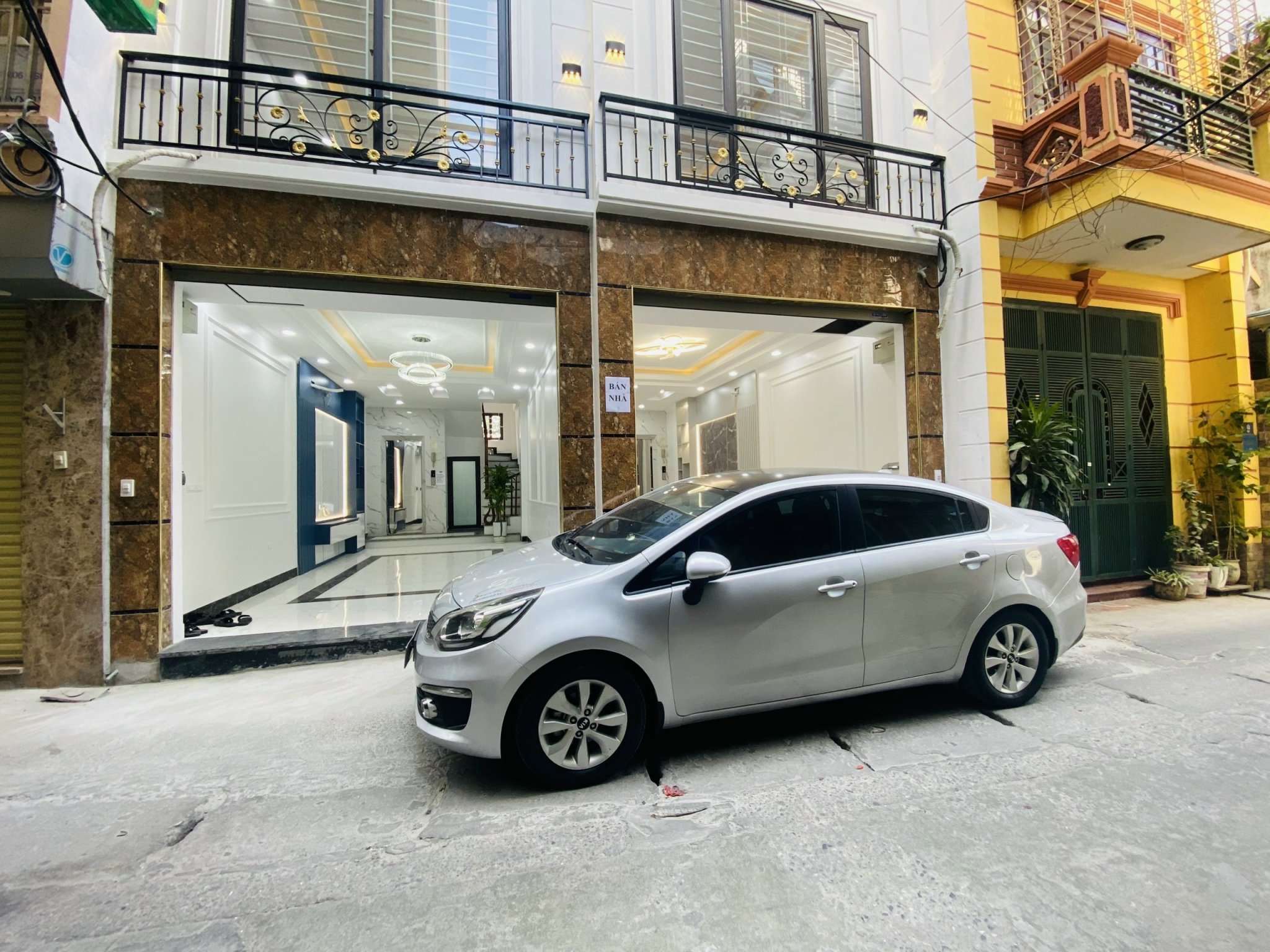 DUY NHẤT NHÀ PHỐ BÀ TRIỆU NGÕ THÔNG 5 TẦNG 40M2 TẦNG THANG MÁY GIÁ 4 TỶ