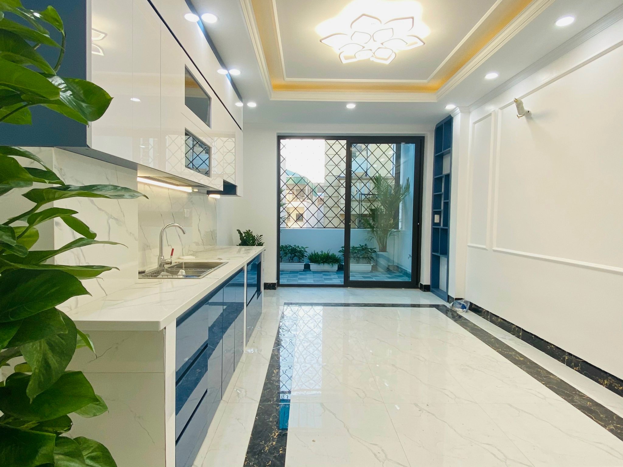 SIÊU PHẨM BÀ TRIỆU NGÕ THÔNG 5 TẦNG 40M2 TẦNG THANG MÁY GIÁ CHỈ 4 TỶ