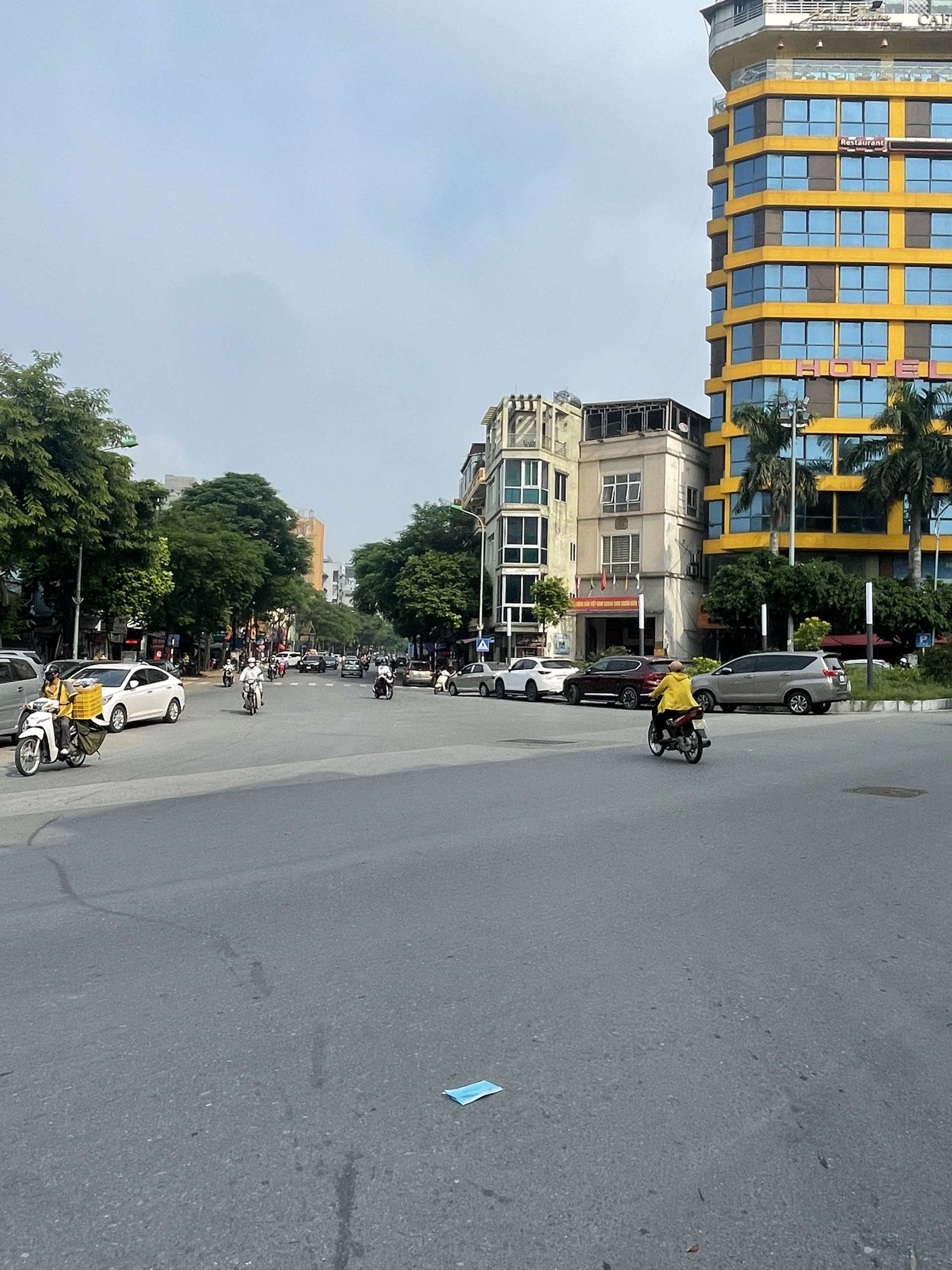 bán nhà Ngõ 23 Xuân La Quận Tây Hồ dt 140m mặt tiền 6,3m ô tô tránh nhau, ở yên tĩnh.