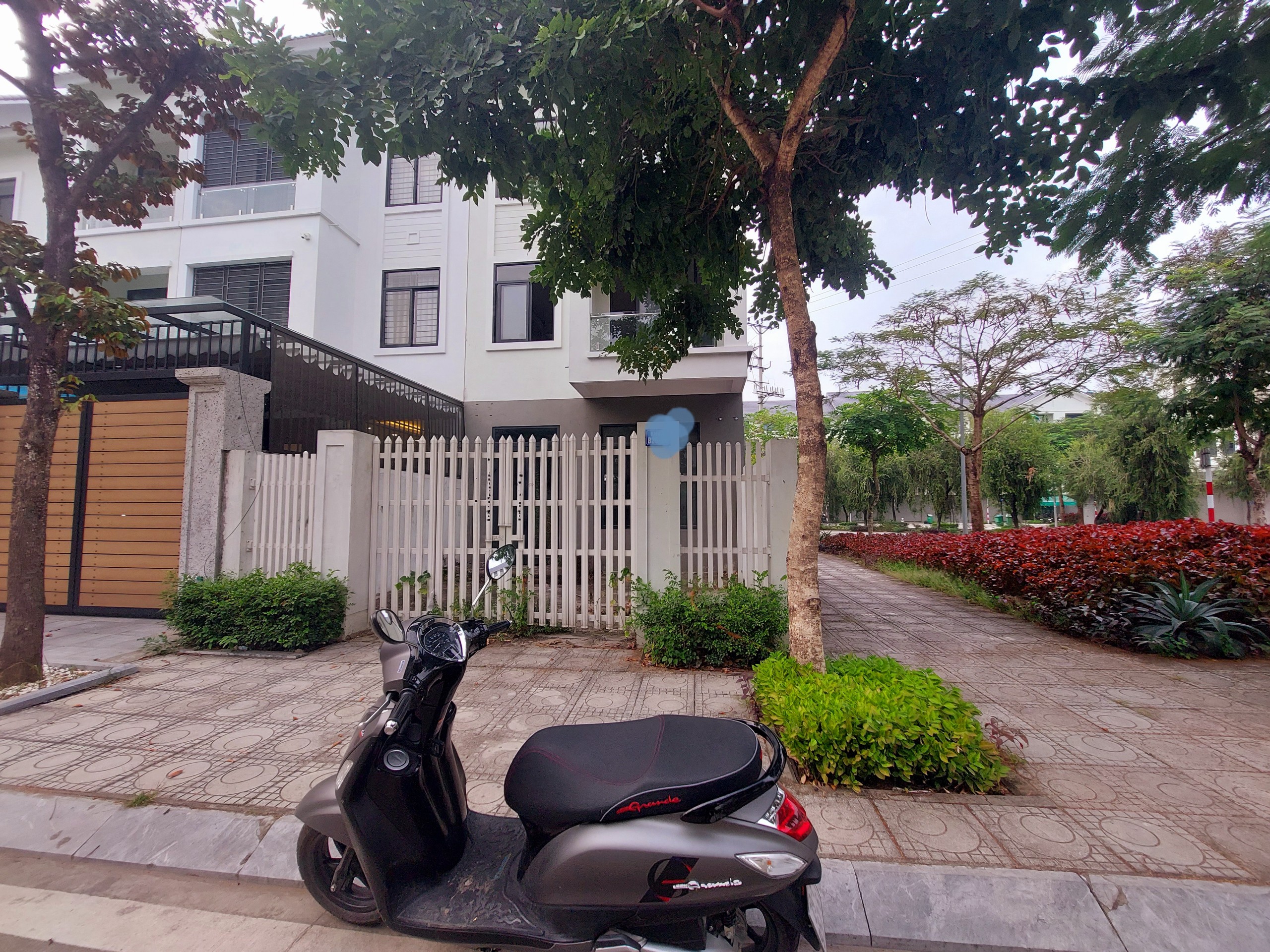 Giảm chào bán gấp, BIỆT THỰ LK B25 Geleximco Lê Trọng Tấn 120m2, CĂN GÓC VƯỜN HOA,