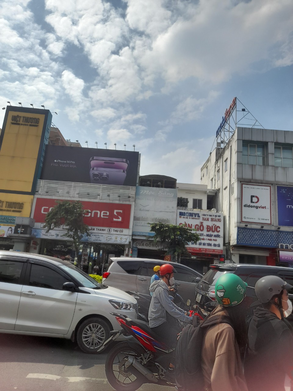 cho thuê toà nhà đường CMT8, p13 quận 10. hầm 6 lầu chỉ 80 tr. 0942 275 000