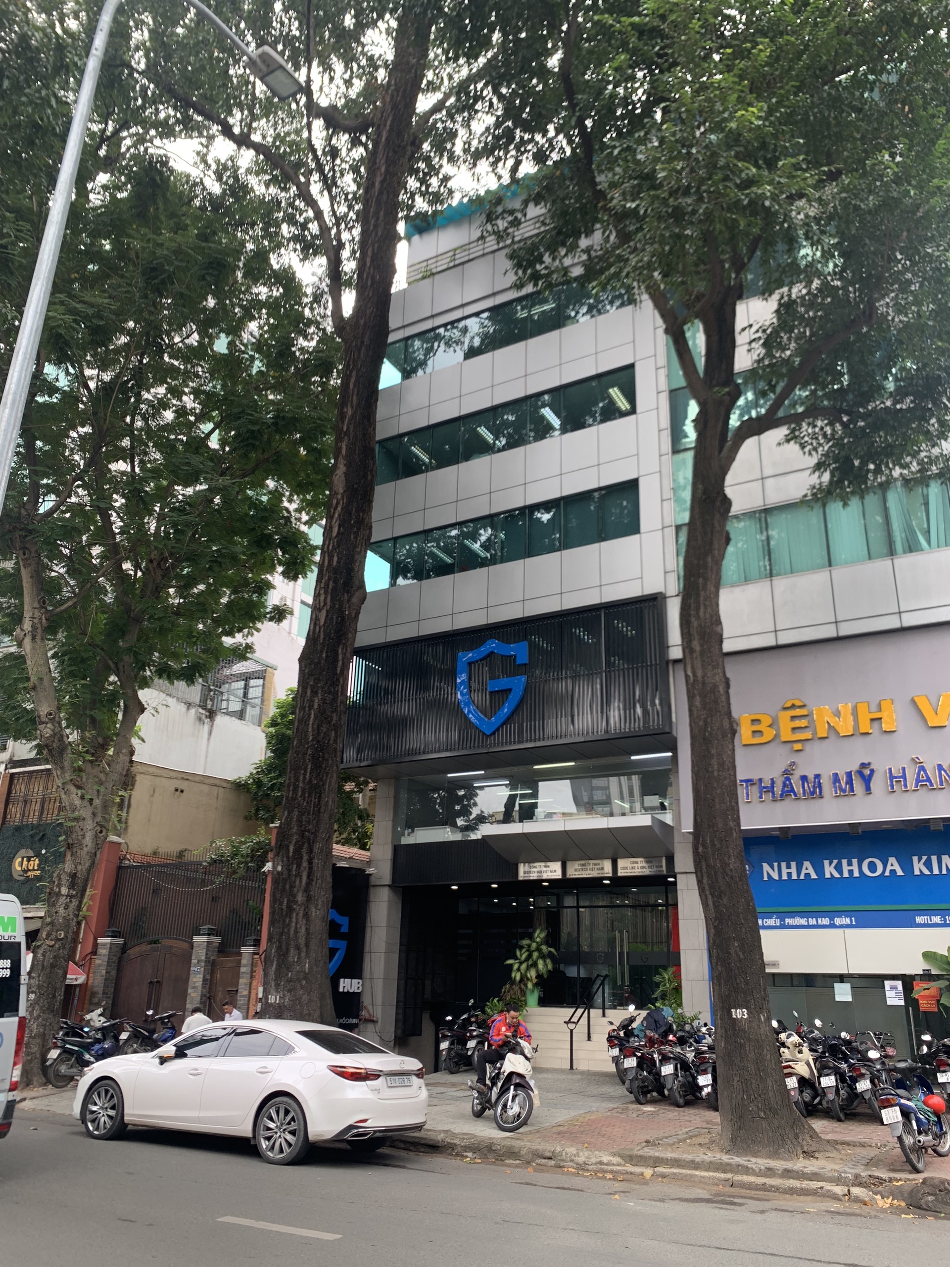 Cho thuê tòa văn phòng mặt tiền 49 Mạc Định Chi, Phường Đa Kao, Quận 1. 10x20m, hầm, 6 tầng